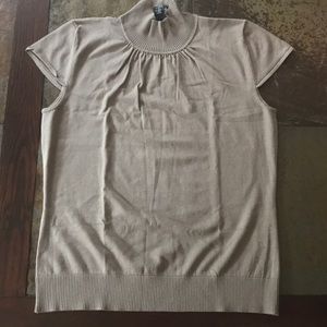 Women’s short sleeves top